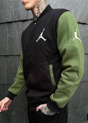 Теплий преміум бомбер в стилі джордан jordan на флісі якісна чоловіча кофта стильна молодіжна на ґудзиках 2