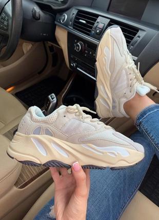 Кроссовки adidas yeezy 700