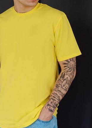 Базова футболка з бавовни хакі і жовтого кольору.3 фото