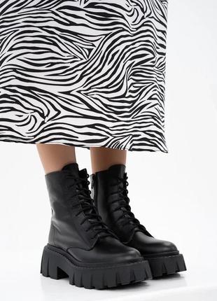 Черные кожаные ботинки со шнуровкой размер 36