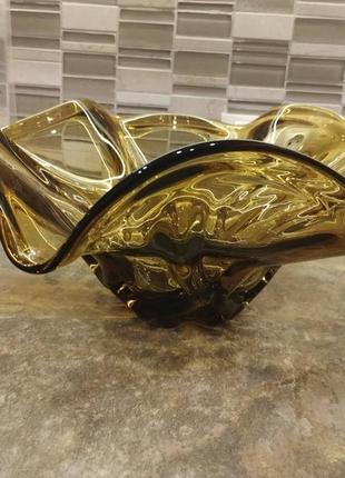 Большая фруктовница, ваза в виде цветка, из резистого стекла (коричневого цвета) винтаж.