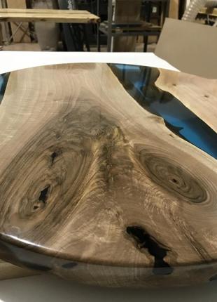 Дизайнерський круглий стіл річка з епоксидної смоли та дерева7 фото
