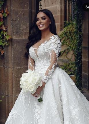 Неймовірна весільна сукня