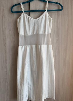Сукня від італійського бренду на бретелях в білизняному стилі