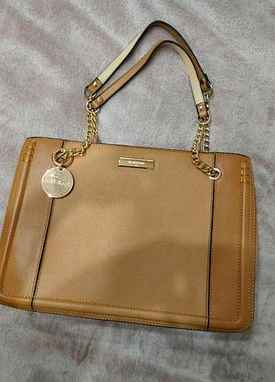 Сумка женская, бежевого цвета, идеальное состояние.