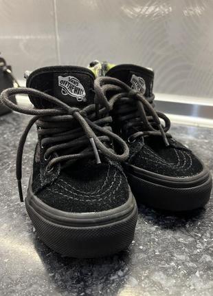 Vans Sk8 Vita och marinblå sneakers i klassisk låg modell