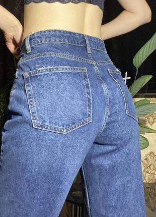 Стильные прямые джинсы1 фото