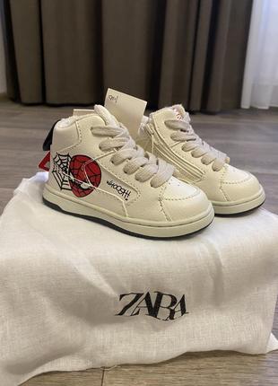 Высокие кроссовки хайтопы zara