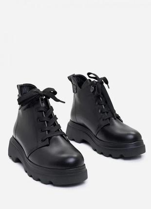 Черные  зимние ботинки на шнуровке размер 36