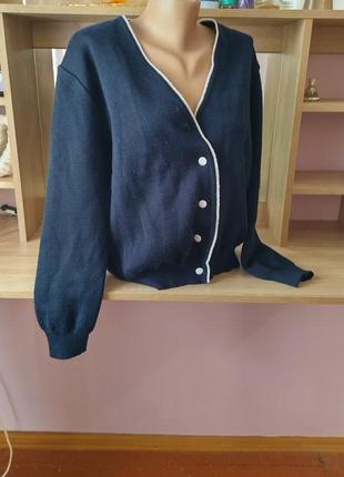 Жіночий светр