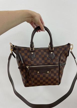 Женская большая сумка louis vuitton  на одно отделение закрываться молнией есть ручки и ремешок луи виттон2 фото