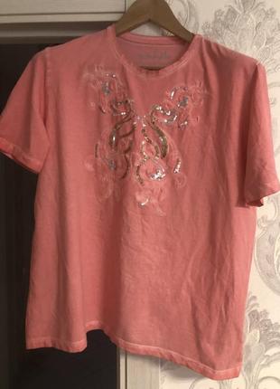 Хорошая футболка кораллового цвета