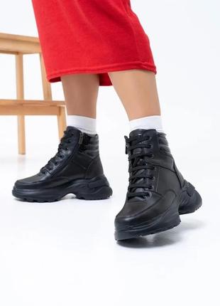 Черные кожаные ботинки в спортивном стиле размер 36