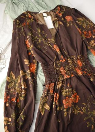 Элегантное коричневое платье с цветами h&amp;m xxs-xs новое на худи