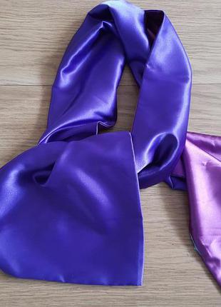 Двосторонній шарф з атласним відливом, в бузково-лілових тонах.