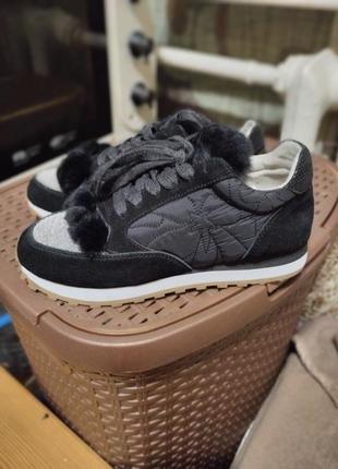 Кросівки жіночі,дівчачі 35 р. в ідеалі