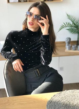 Жіночі сонцезахисні окуляри.