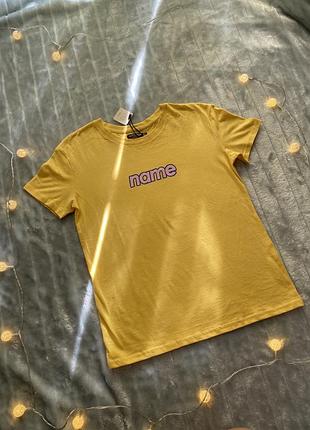 Жёлтая футболка bershka