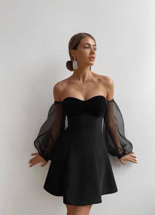 Черное платье с рукавами сетка
