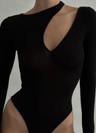 Боди&nbsp; с вырезом