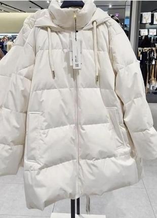 Пуховик zara молочный стильный