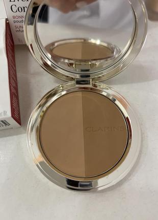 Бронзирующая пудра с эффектом сияния clarins ever bronze compact powder #02 medium 10 г3 фото