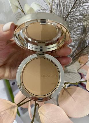 Бронзувальна пудра з ефектом сяйва clarins ever bronze compact powder #02 medium 10 г1 фото