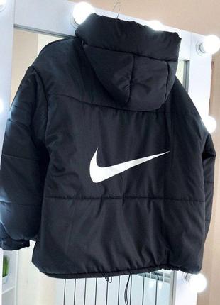 Теплая зимняя куртка найк плащевка на силиконе с карманами капюшоном принтом тепла свободного кроя4 фото