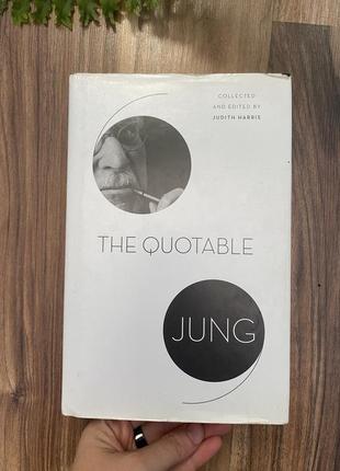 Книга цитатник карла юнга. колекція джуді харріс. мова - англійська.