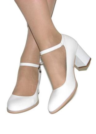 Белые лаковые туфли на среднем каблуке ремешок 36 37 38 39 40 41