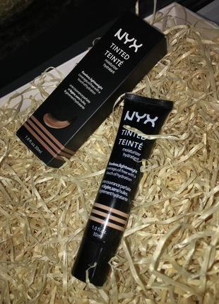 Nyx тональний крем для обличчя