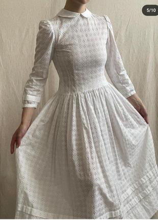 Платье белое из прошвы