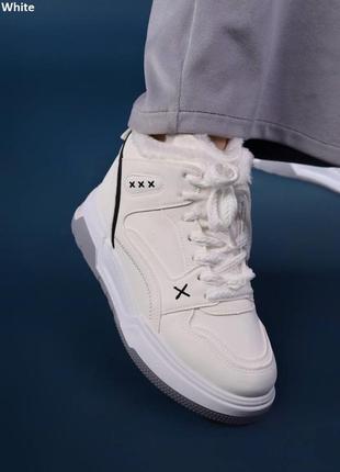 Кроссовки женские зимние