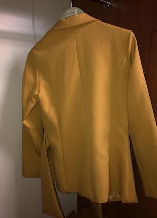 Желтый пиджак с поясом3 фото