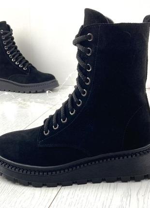 Черные замшевые женские зимние ботинки на невысокой платформе
