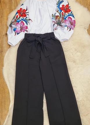 Стильний костюм в стилі вишиванка