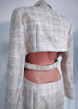 Платье - пиджак в клетку misspaр с открытой спинкой4 фото