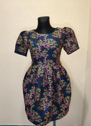 Красивое платье с цветочным принтом miss istanbull