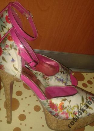 Стильні рожеві босоніжки cube р37 ід стан