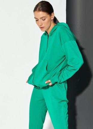 Зеленый костюм с удлиненным худи на молнии2 фото