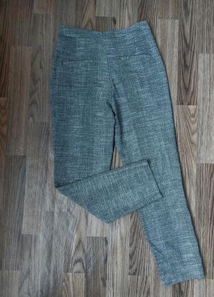 Фирменные вискозные брюки брюки в клетку бренд h&amp;m в трендовом графитовом цвете размер хс / с мом4 фото