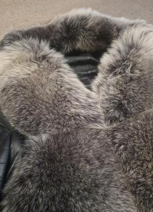 Куртка - жилетка кожаная с мехом песца10 фото