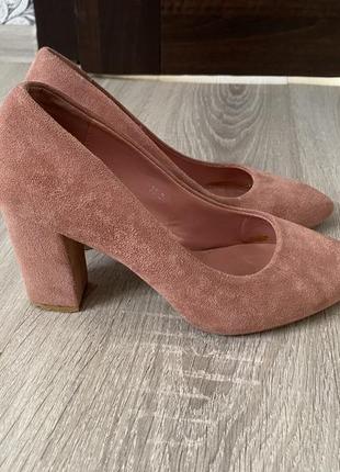 Рожеві туфлі