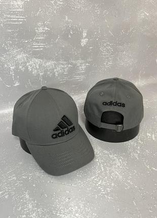 Сіра кепка adidas