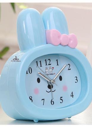 Детские настольные часы-будильник зайчик. синий