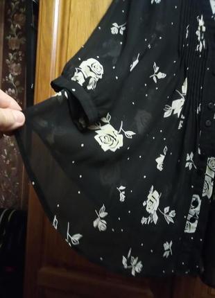 Дуже гарна шифонова блуза чорна з кремоватими трояндами6 фото