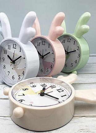 Детские настольные часы-будильник олененок. светло-розовый