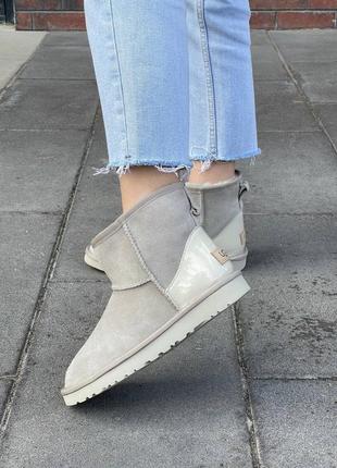 Женские угги угги угги сапоги ботинки ботинки ugg light grey metallic suede4 фото