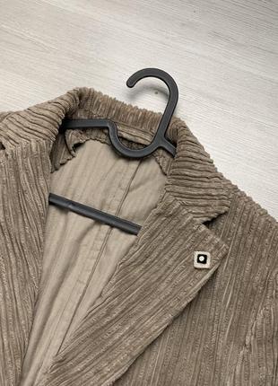 Блейзер exibit 4