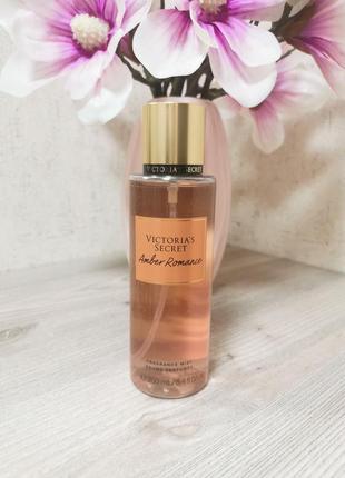 Парфюмированный увлажняющий спрей victorias secret amber romance.